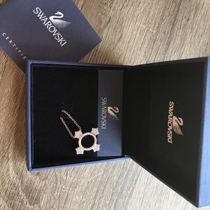 Swarovski round necklace (in box)
